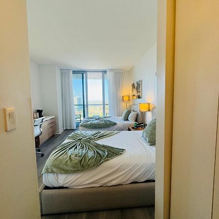 Lovely 2Bed 1Bath Condo With Private Balcony 18Th Floor Hallandale Beach Exterior photo